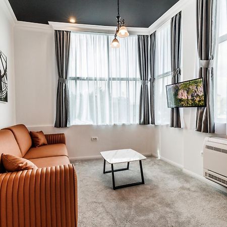 White Unique Apart Niksic Exterior photo
