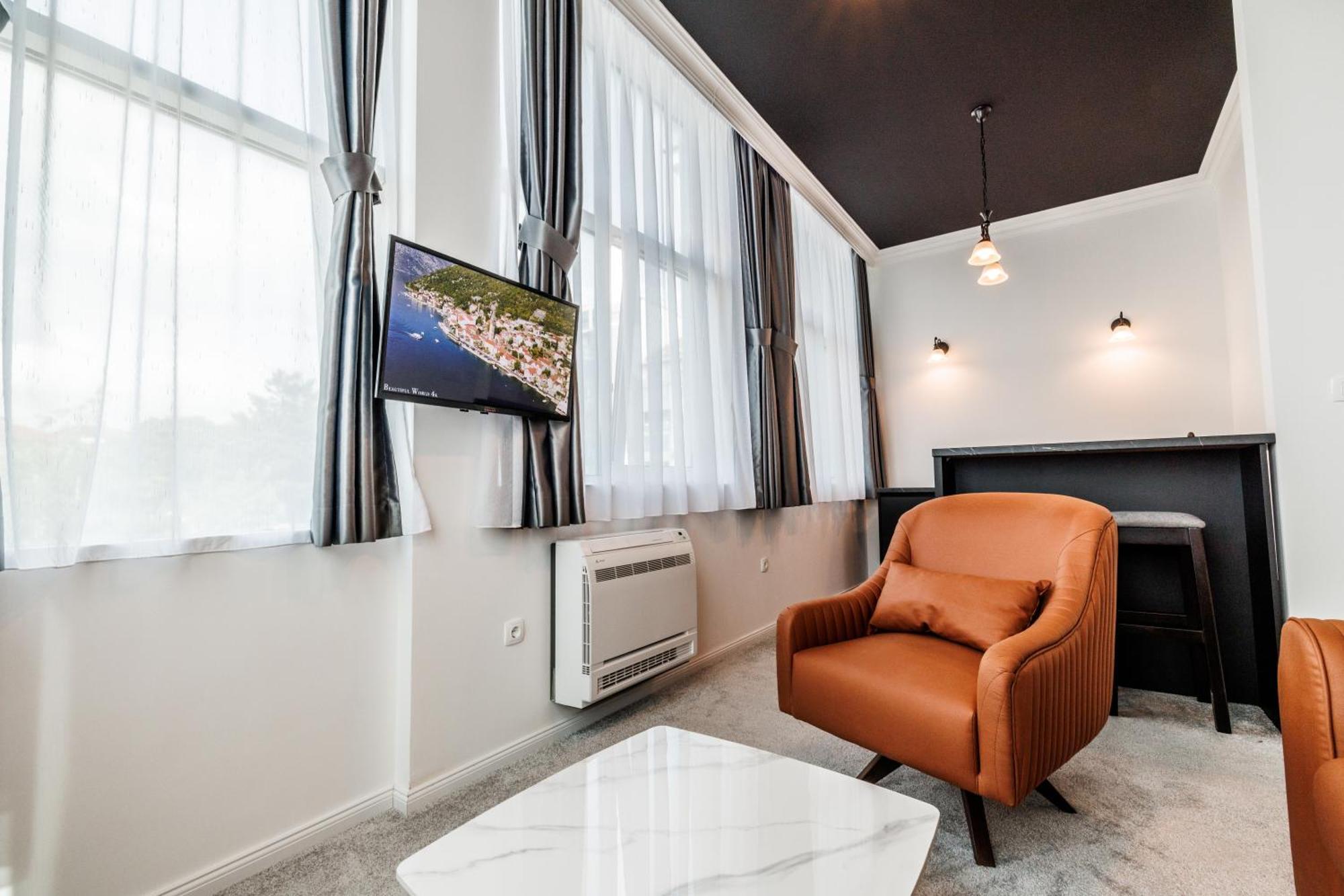 White Unique Apart Niksic Exterior photo